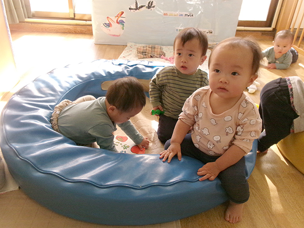 0歳児の一日-自由あそび
