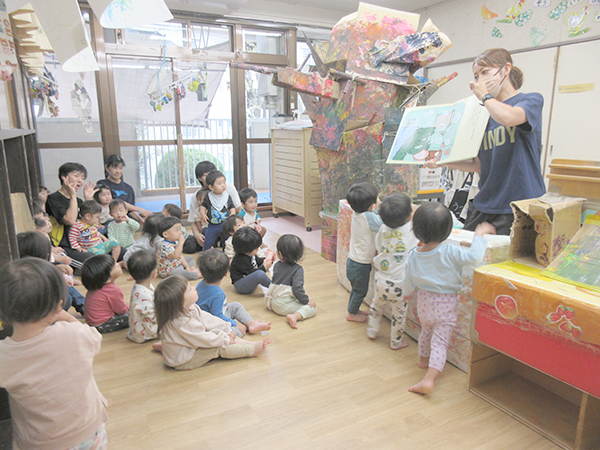 1･2歳児の一日-大型絵本