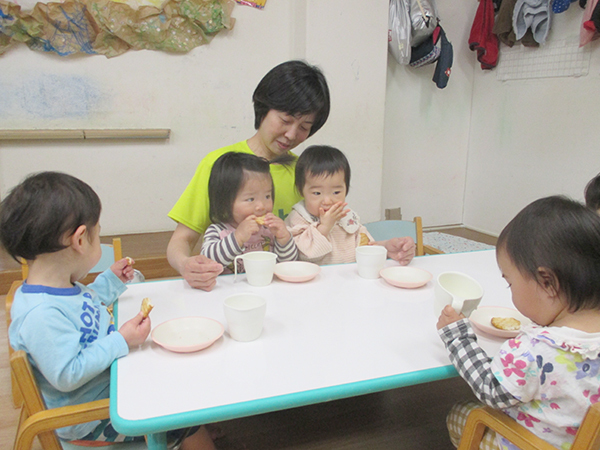 1･2歳児の一日-おやつ